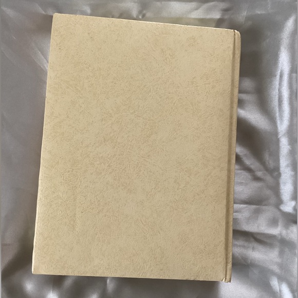 Royal Classic Portrait Edition Family Bible KJV - Picture 9 of 9